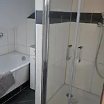Schoene Am Bahnof Apartment
