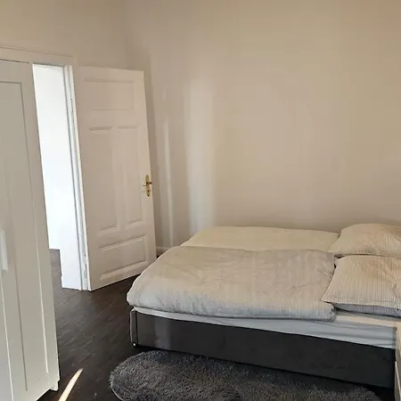 Schoene Am Bahnof Apartment