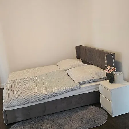 Schoene Am Bahnof Apartment *