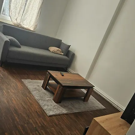 Schoene Am Bahnof Apartment *
